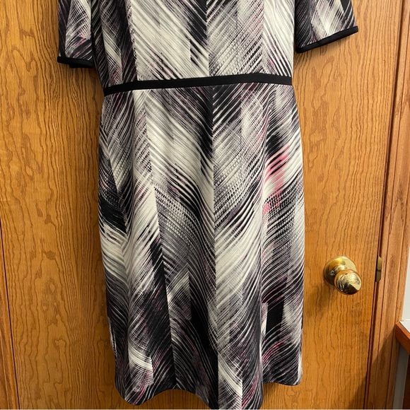 Vince Camuto Knit A-Line Dress Short Sleeve Size 12 Colour Black/Gray/White/Pink - Picture 8 of 16